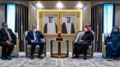 صورة رئيس الائتلاف يلتقي وزير خارجية قطر في الدوحة