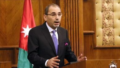 صورة وزير الخارجية الأردنية يدعو إلى “نهج تدريجي” لحل الصراع في سوريا