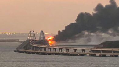 صورة تفجير جسر القرم يفتح مرحلة جديدة في الحرب الروسية الأوكرانية