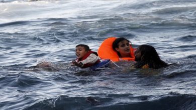 صورة قتلى سوريين في غرق قارب يقل مهاجرين قبالة السواحل الجزائرية