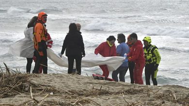 صورة 59 قتيلا بينهم 12 طفلا بتحطم قارب مهاجرين جنوبي إيطاليا